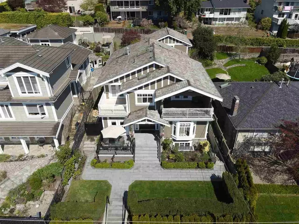 West Vancouver, BC V7T 2E6,1361 Lawson AVE