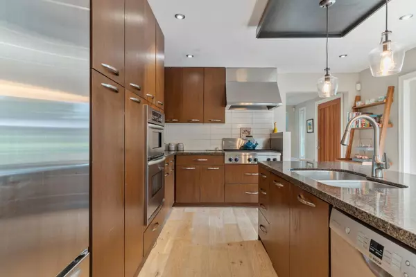 West Vancouver, BC V7V 3J2,3760 Bayridge AVE