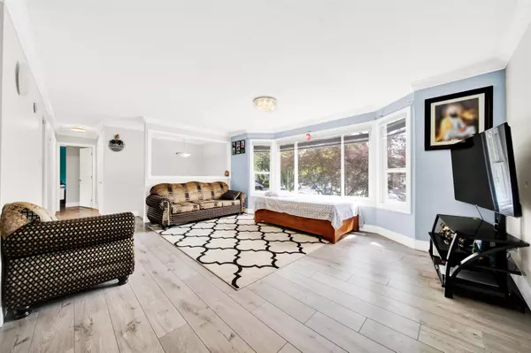 Surrey, BC V3R 6X7,9088 146a ST