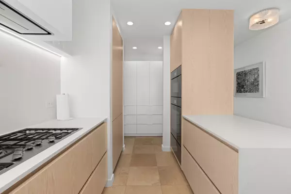 Vancouver, BC V6Z 3H6,628 Kinghorne Mews #701