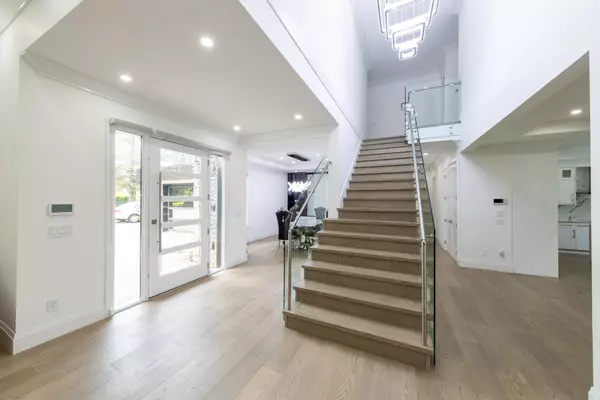 North Vancouver, BC V7R 2Y6,3560 Highland BLVD