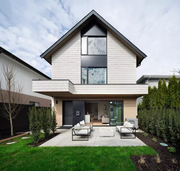 280 E 32 AVE #2, Vancouver, BC V5V 2Y3