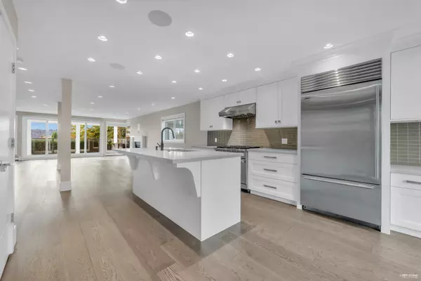 1251 Clyde AVE West Vancouver, BC V7T 1E6