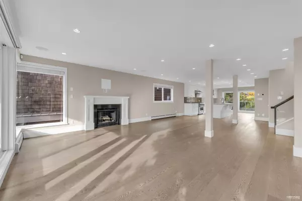 1251 Clyde AVE West Vancouver, BC V7T 1E6