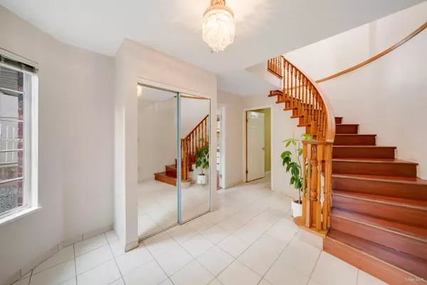 Vancouver, BC V5N 4M9,4021 Victoria DR