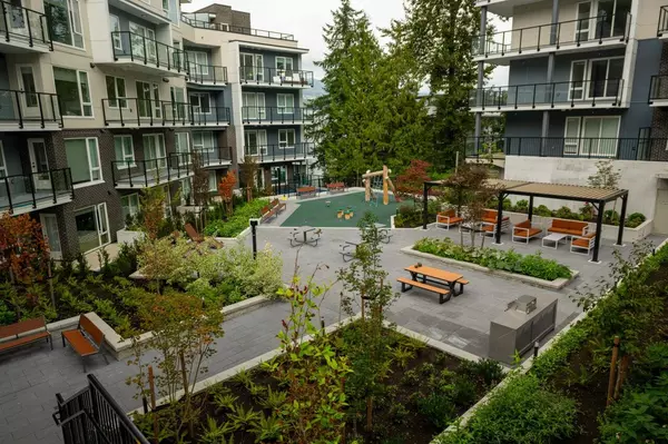 Port Moody, BC V3H 0N4,2002 St. George ST #301