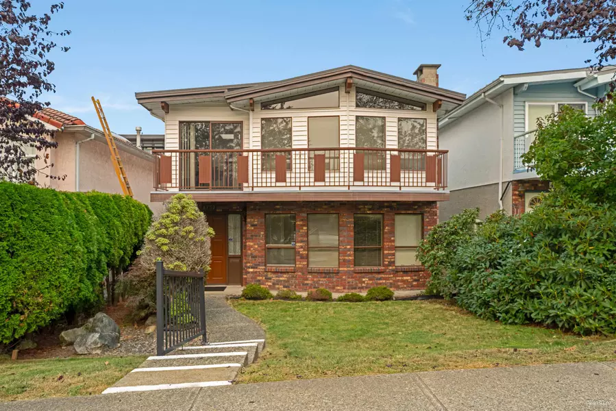4737 Pender ST, Burnaby, BC V5C 2N4