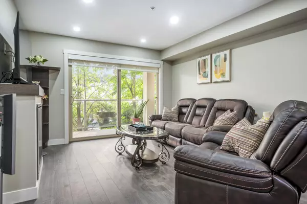 Langley, BC V3A 0E1,19936 56 AVE #204