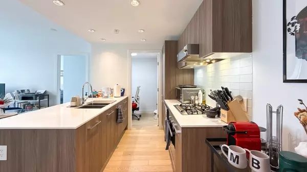Vancouver, BC V5N 2T7,2220 Kingsway #1112