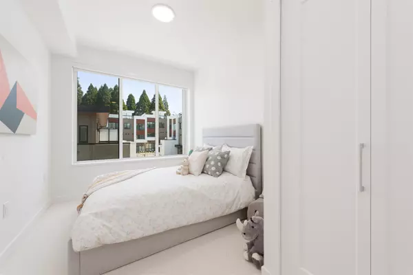 Vancouver, BC V5Z 2K5,885 W 33rd AVE