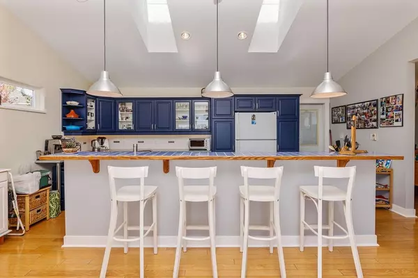 Gibsons, BC V0N 1V8,802 Oceanmount BLVD