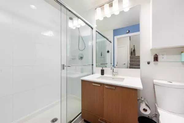 Vancouver, BC V6A 0B4,221 Union ST #903