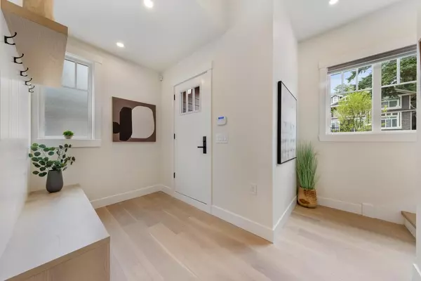 Coquitlam, BC V3K 4L7,235 Lebleu ST #104