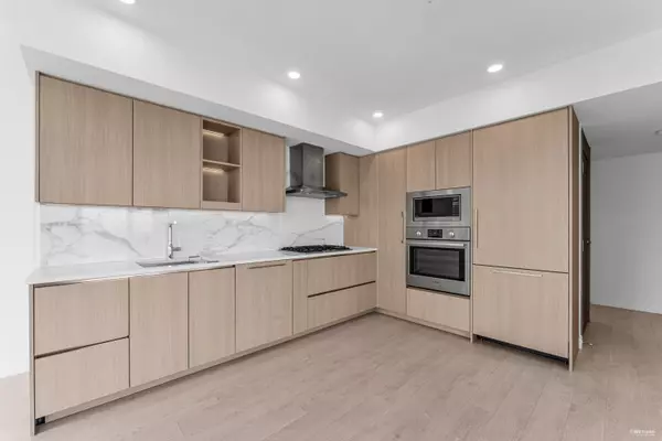 9887 Whalley BLVD #2404 Surrey, BC V3T 0P4