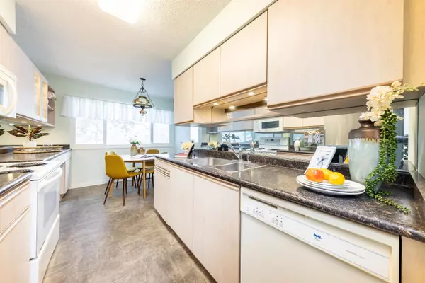 Richmond, BC V7E 4J5,11491 7th AVE #71