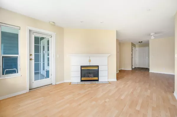 Richmond, BC V7E 6L8,12911 Railway AVE #210