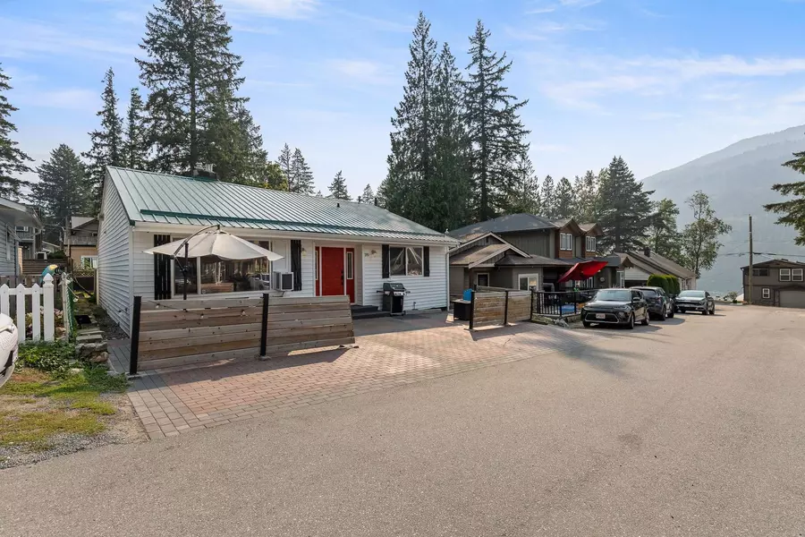 395 Alder ST, Cultus Lake, BC V2R 4Z1