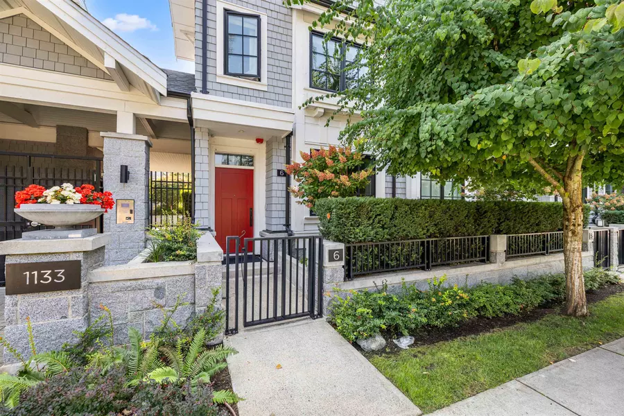 1133 Ridgewood DR #6, North Vancouver, BC V7R 0A4