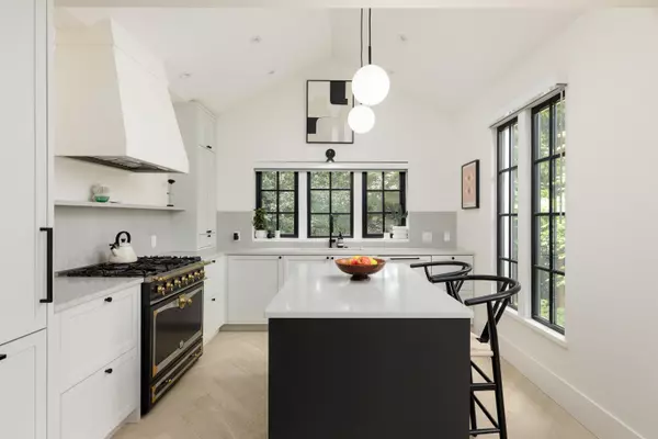 Vancouver, BC V6N 2E6,2502 W 33rd AVE