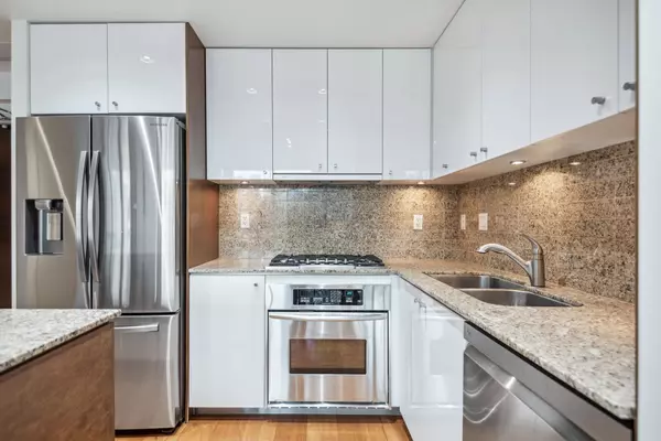 Vancouver, BC V6E 3W2,1005 Beach AVE #605