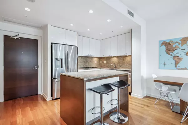 Vancouver, BC V6E 3W2,1005 Beach AVE #605