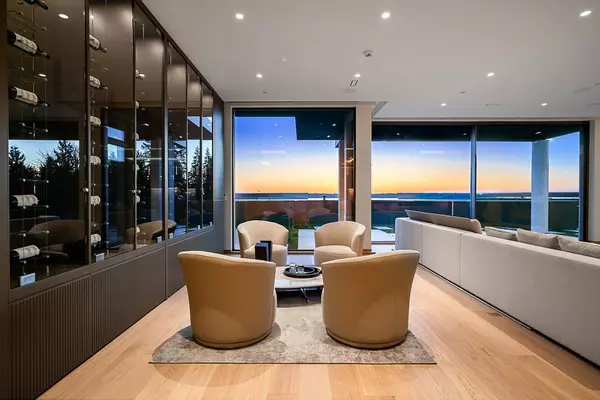 1405 28th ST West Vancouver, BC V7V 1M1