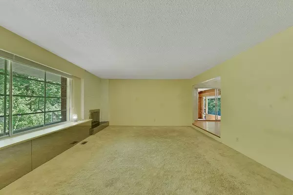 Surrey, BC V4P 1K8,13428 Crescent RD