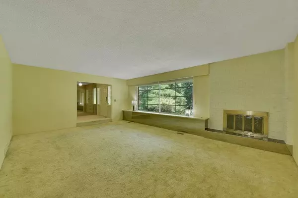 Surrey, BC V4P 1K8,13428 Crescent RD