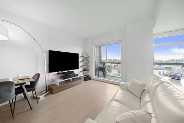 Vancouver, BC V6P 6L6,8888 Osler ST #301