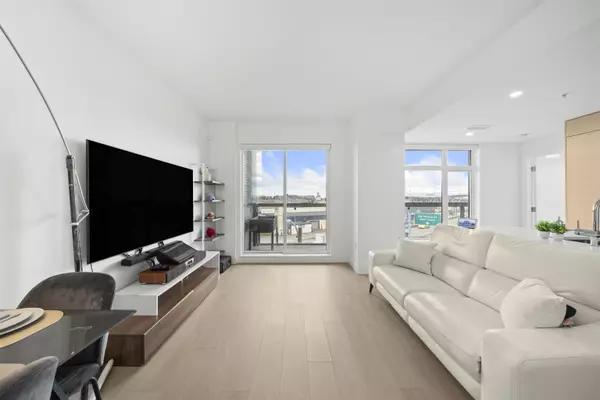 Vancouver, BC V6P 6L6,8888 Osler ST #301