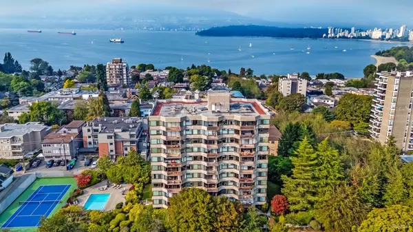 2445 W 3rd AVE #602, Vancouver, BC V6K 4K6