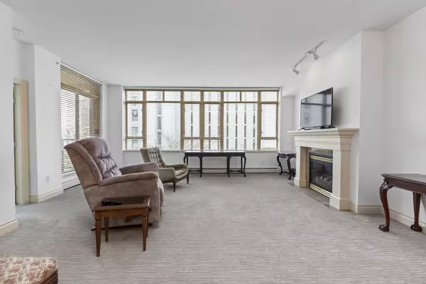 West Vancouver, BC V7V 1J6,1896 Marine DR #205