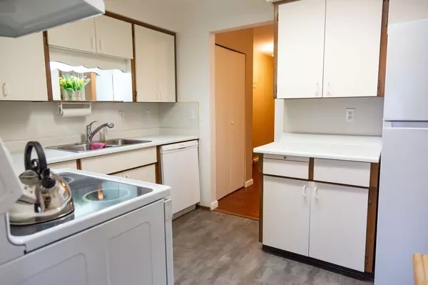 Abbotsford, BC V2S 2J6,33369 Old Yale RD #205