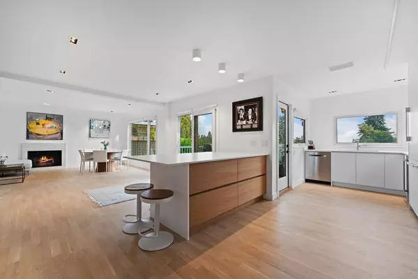 West Vancouver, BC V7V 2R9,2758 Nelson AVE