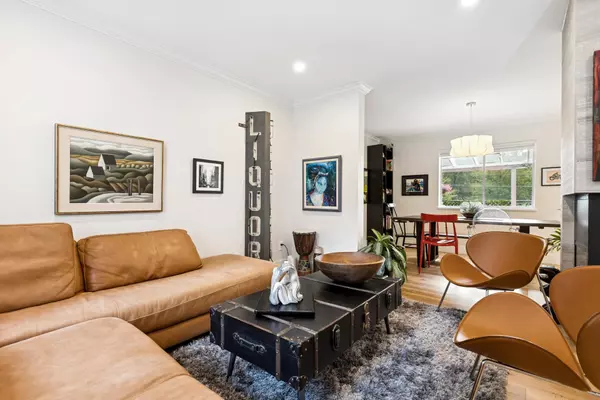 North Vancouver, BC V7M 2A2,239 W 22nd ST