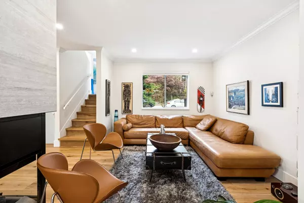 North Vancouver, BC V7M 2A2,239 W 22nd ST