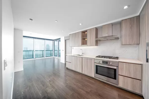 Burnaby, BC V5C 3Y2,4720 Lougheed HWY #2702