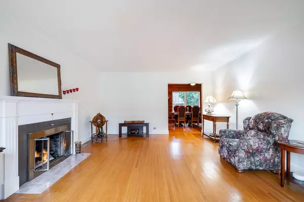 New Westminster, BC V3L 1T9,403 Sixth AVE