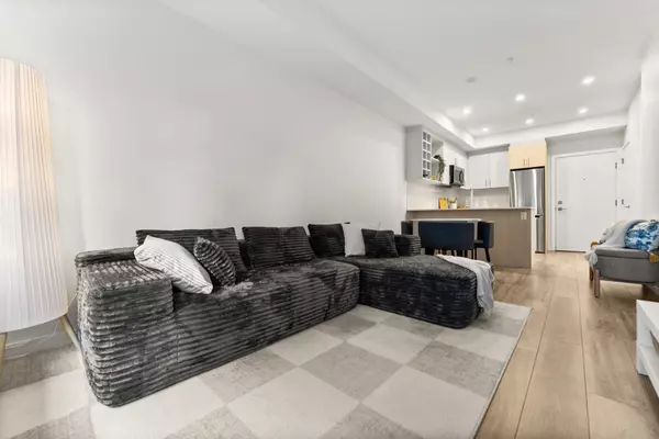 Surrey, BC V3T 0T8,13858 108 AVE #107