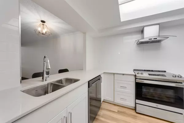Coquitlam, BC V3K 6C9,460 Westview ST #601