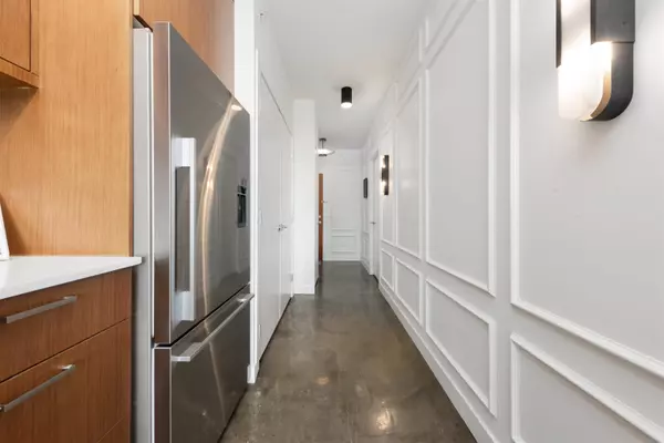 Vancouver, BC V6A 0B4,221 Union ST #415