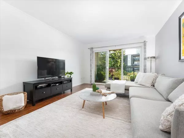 North Vancouver, BC V7L 1L3,155 E 5th ST #301