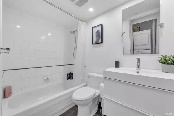 Vancouver, BC V6E 4P1,1331 W Georgia ST #2106