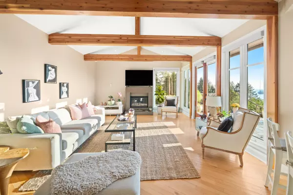West Vancouver, BC V7V 4P5,1408 31st ST