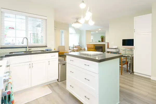 Maple Ridge, BC V2X 9V1,22515 116 AVE #215