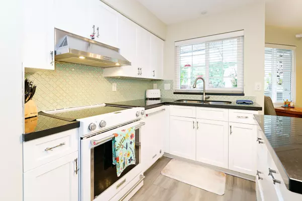 Maple Ridge, BC V2X 9V1,22515 116 AVE #215