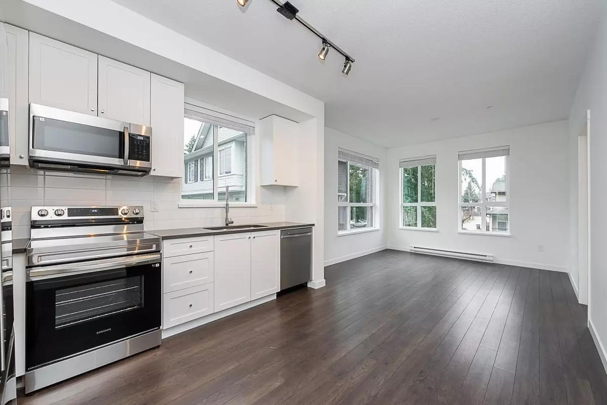 Surrey, BC V4N 6Y1,15738 85 AVE #214