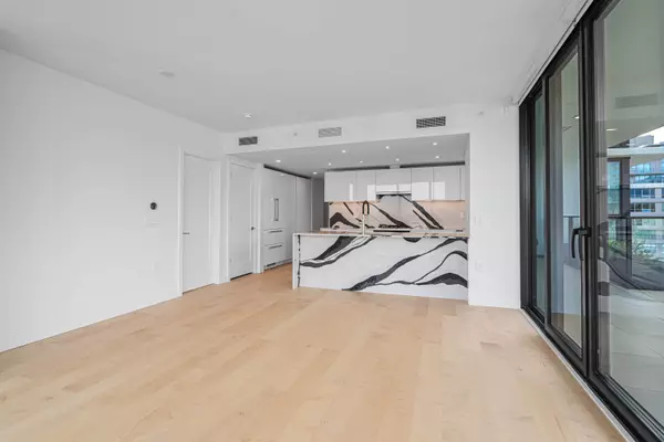 North Vancouver, BC V7L 0J8,135 E 13th ST #1309