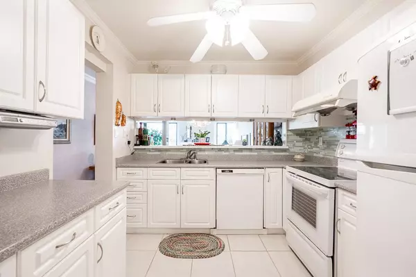 15313 19 AVE #305 Surrey, BC V4A 1X6