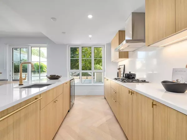 Vancouver, BC V6M 0E5,2096 W 47th AVE #203